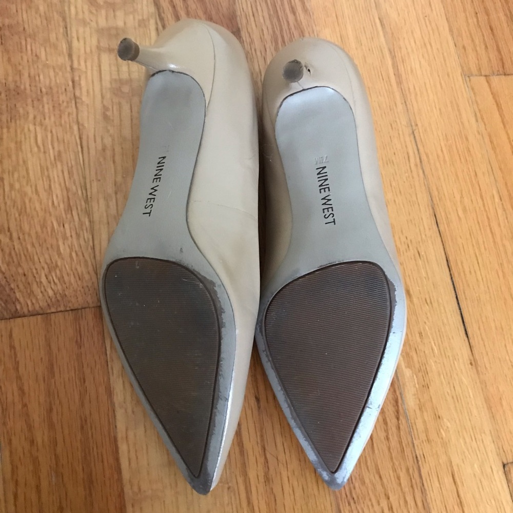 ๐ NINE WEST SHOES SIZE 7 1/2 BEIGE UPPER LEATHER - Picture 3 of 5